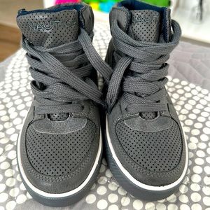 Worn once on a winter trip. Nautica short sneaker boot